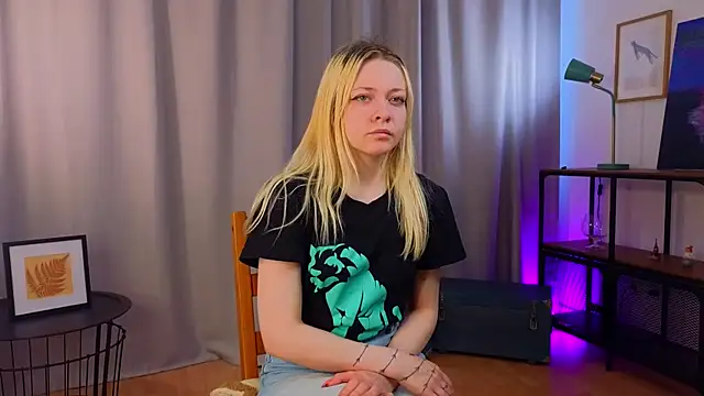 Snapshot of OliviaCaffery chatting on April 8, 2026, 12:28 pm OliviaCaffery online show from April 8, 2026, 12:28 pm