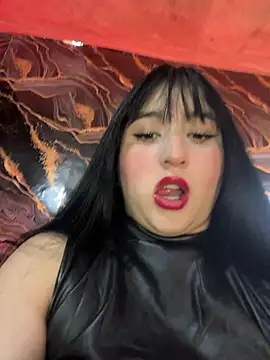 Snapshot of Madamedaphne_ chatting on July 23, 2026, 2:35 pm Madamedaphne online show from July 23, 2026, 2:35 pm