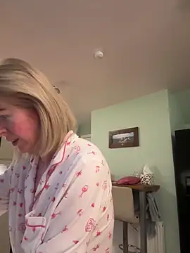 Laylaskyexx online show from April 8, 2026, 5:31 am