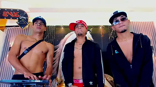 Snapshot of the_knights_of_the_night_ chatting on April 2, 2026, 4:30 am the knights of the night online show from April 2, 2026, 4:30 am