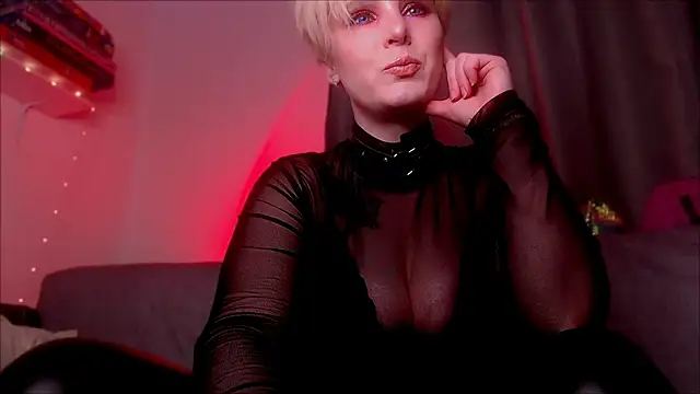 Snapshot of SeverinaMurr chatting on April 7, 2026, 9:55 am SeverinaMurr online show from April 7, 2026, 9:55 am