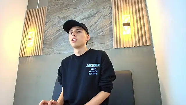 Snapshot of KENNY_HANK chatting on April 8, 2026, 5:20 am KENNY HANK online show from April 8, 2026, 5:20 am