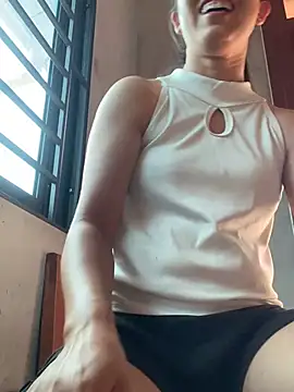 Huonglyna online show from August 10, 2026, 2:51 am