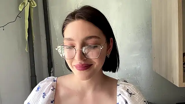 SinfulStarlight online show from April 3, 2026, 8:21 am