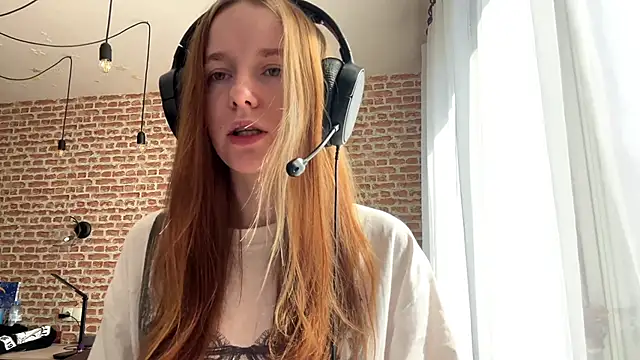 Snapshot of ElinRima chatting on April 4, 2026, 10:33 am ElinRima online show from April 4, 2026, 10:33 am