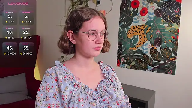 Mia Moone online show from April 4, 2026, 2:45 pm