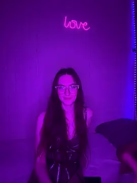 BabyBossVIP online show from April 3, 2026, 6:25 pm