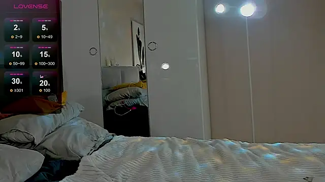 Snapshot of Aphrodite_Portman chatting on June 17, 2026, 3:28 am Aphrodite Portman online show from June 17, 2026, 3:28 am