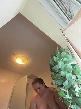 Hollpopss online show from April 25, 2026, 7:55 am