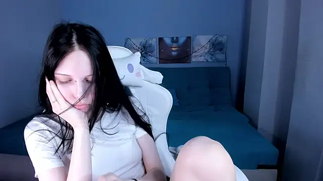 SugarBunny18 online show from July 7, 2026, 4:37 am