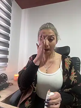Isabella varella- online show from June 5, 2026, 12:33 pm