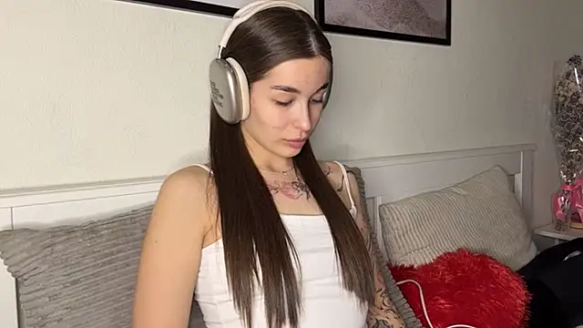 NoBurtenGirl online show from April 3, 2026, 6:47 pm