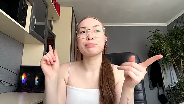 Milaissocute online show from May 14, 2026, 11:07 am