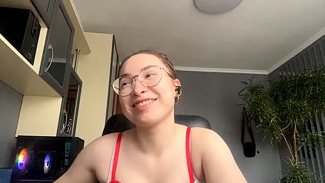 Milaissocute online show from April 23, 2026, 12:29 pm