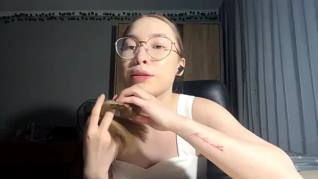 Milaissocute online show from June 3, 2026, 11:09 pm