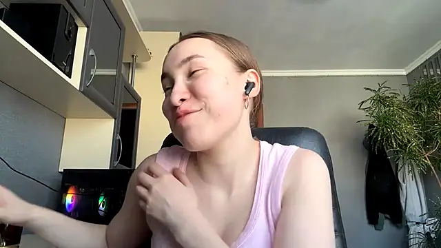 Milaissocute online show from May 21, 2026, 1:41 pm