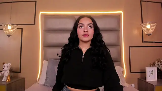 Snapshot of BIANCACOLLINNS chatting on April 7, 2026, 8:10 pm BIANCACOLLINNS online show from April 7, 2026, 8:10 pm