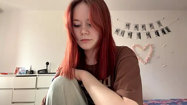 Snapshot of BernieceFender chatting on April 4, 2026, 9:27 am BernieceFender online show from April 4, 2026, 9:27 am