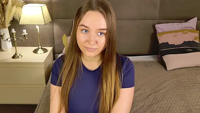 Snapshot of flora_glow chatting on April 6, 2026, 11:44 am flora glow online show from April 6, 2026, 11:44 am