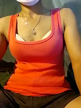 Snapshot of Mi-Tiffiny chatting on April 4, 2026, 2:45 pm Mi-Tiffiny online show from April 4, 2026, 2:45 pm