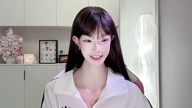 Snapshot of -Moonshine chatting on April 9, 2026, 10:21 am -Moonshine online show from April 9, 2026, 10:21 am