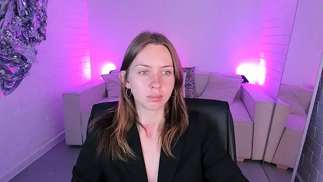 MeganClapp online show from June 4, 2026, 5:12 am