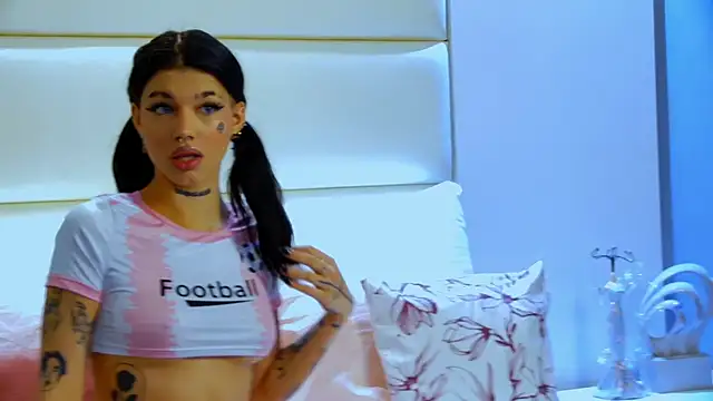 Snapshot of YasminnStorm chatting on April 16, 2026, 4:35 am YasminnStorm online show from April 16, 2026, 4:35 am