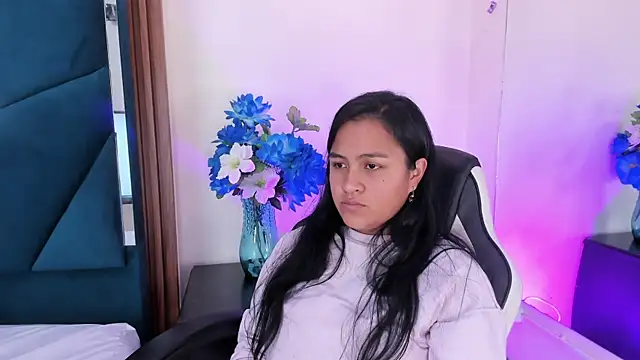 AprilMiiller online show from May 28, 2026, 1:39 pm