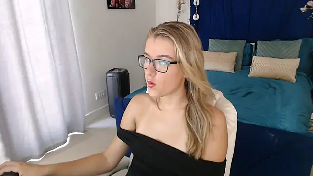 Yennyloves online show from July 26, 2026, 12:23 pm