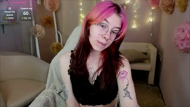 Alice Nyx online show from May 15, 2026, 8:40 pm