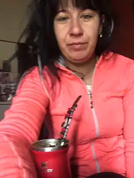 Laacoluu online show from May 10, 2026, 1:04 pm