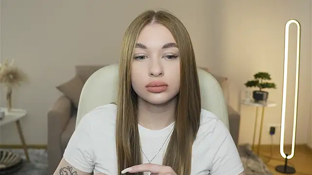 Snapshot of SangVivolo chatting on April 5, 2026, 9:49 am SangVivolo online show from April 5, 2026, 9:49 am