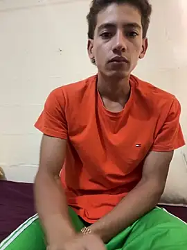 Snapshot of Gaby1823 chatting on April 15, 2026, 5:28 pm Gaby1823 online show from April 15, 2026, 5:28 pm