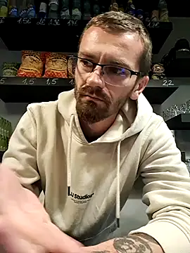 jozsi1995 online show from May 3, 2026, 6:44 pm