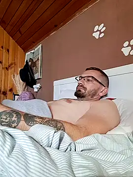 jozsi1995 online show from May 13, 2026, 6:09 am