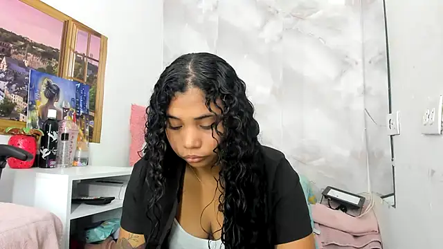 Snapshot of EllyBloom chatting on July 18, 2026, 1:52 pm EllyBloom online show from July 18, 2026, 1:52 pm