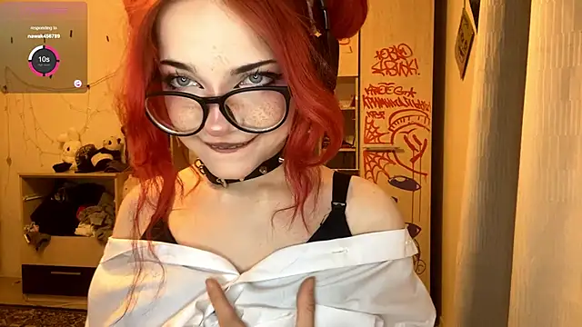 RedHeadCat online show from June 4, 2026, 10:25 pm