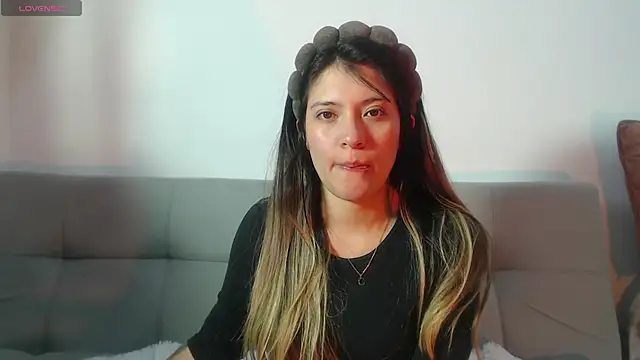 hannajonnes1 online show from June 17, 2026, 1:27 am