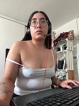 vampiralatina online show from April 27, 2026, 7:12 pm