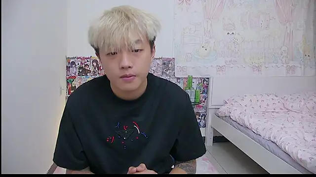 Snapshot of Zhuguli-001 chatting on April 7, 2026, 2:41 pm Zhuguli-001 online show from April 7, 2026, 2:41 pm