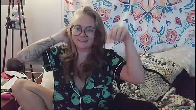 Snapshot of Blondejenn chatting on May 29, 2026, 11:38 am Blondejenn online show from May 29, 2026, 11:38 am