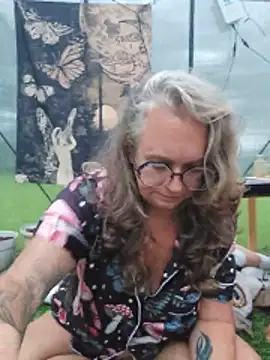 Snapshot of Blondejenn chatting on June 8, 2026, 10:49 am Blondejenn online show from June 8, 2026, 10:49 am