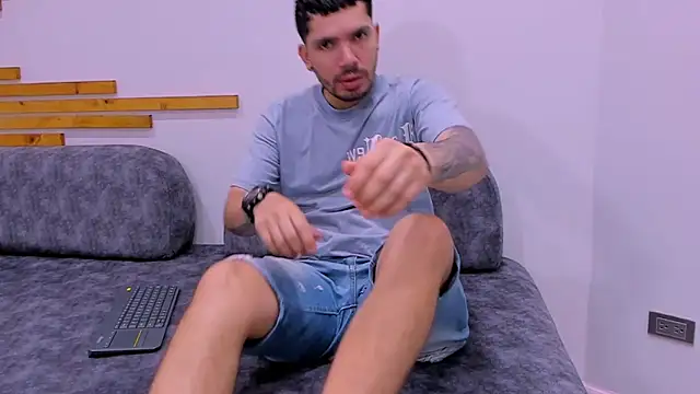 Snapshot of Mateew__ chatting on April 6, 2026, 2:18 pm Mateew online show from April 6, 2026, 2:18 pm