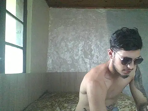 Snapshot of robertmrn112 chatting on May 31, 2026, 2:01 pm robertmrn112 online show from May 31, 2026, 2:01 pm