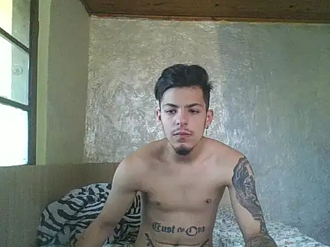 Snapshot of robertmrn112 chatting on May 15, 2026, 10:24 am robertmrn112 online show from May 15, 2026, 10:24 am