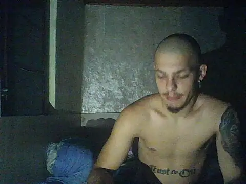 Snapshot of robertmrn112 chatting on June 4, 2026, 11:09 pm robertmrn112 online show from June 4, 2026, 11:09 pm