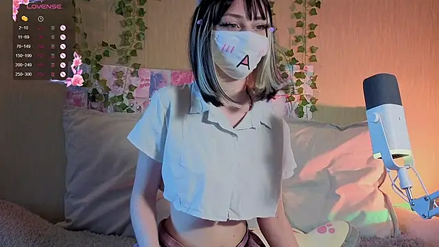 LunaNyanmi online show from June 6, 2026, 1:49 pm