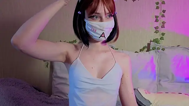 LunaNyanmi online show from June 15, 2026, 1:22 pm