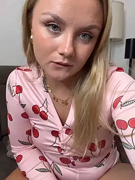 PauladieKleine online show from April 28, 2026, 3:38 pm