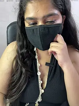 sarasofiaa  online show from July 9, 2026, 6:18 pm